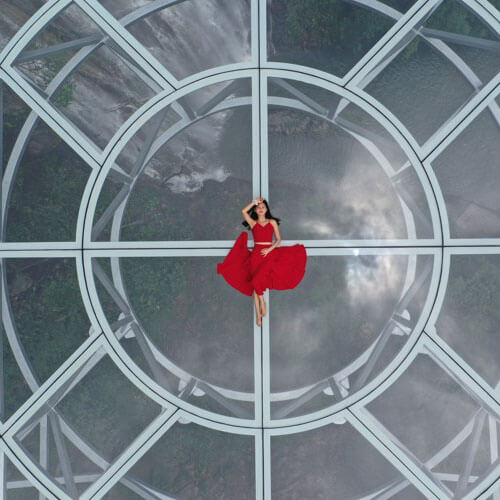 girl in red was lying on the gulong canyon glass platform square