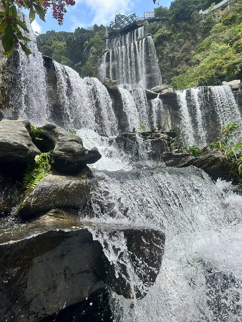 gulong canyon waterfalls full view